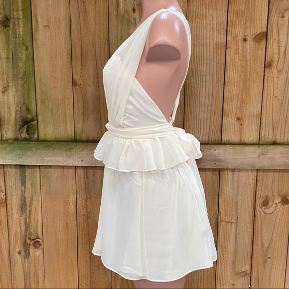 Luxxel Creme Peplum Dress w/Crisscross Back NWT - Picture 8 of 8